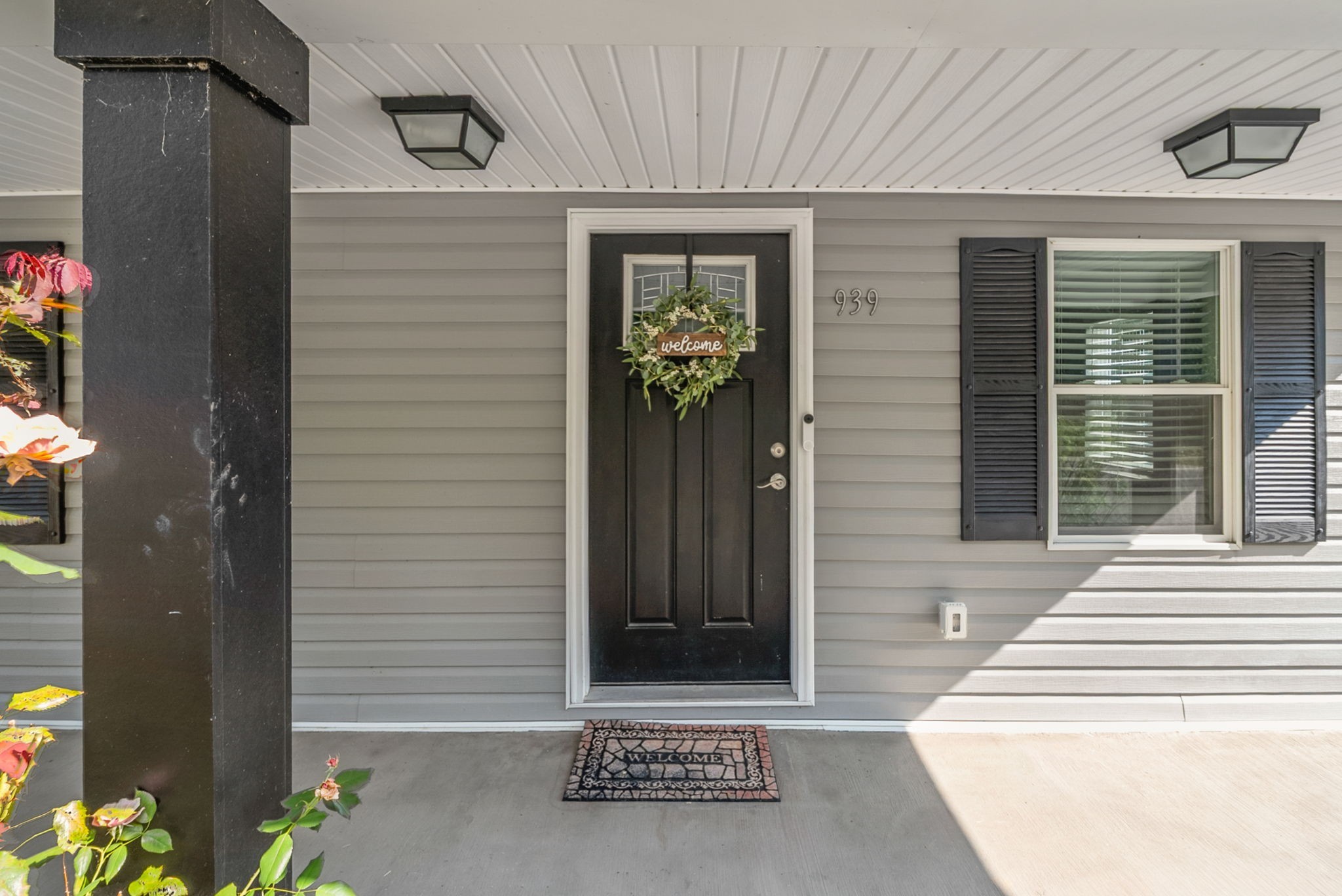 939 Shearor Street Clarksville, TN 37040 - Photo 4 of 26 a front view of a house