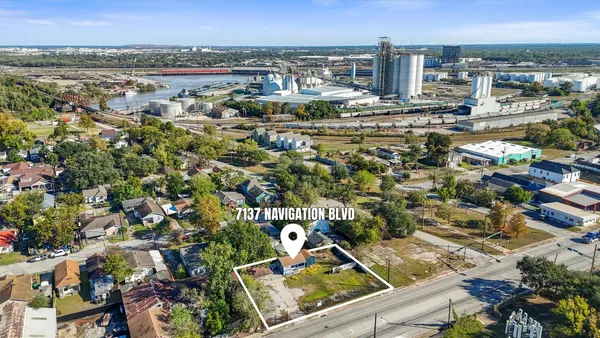 $525,000 | 7137 Navigation Boulevard, Houston, TX 77011