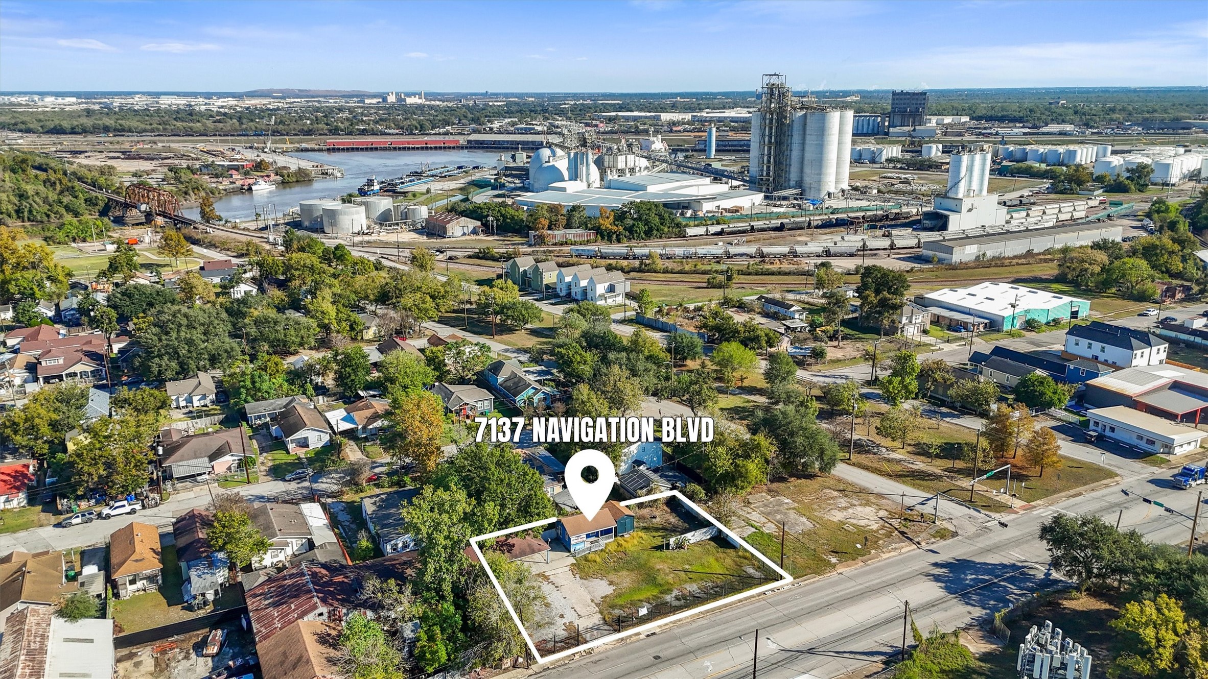 7137 Navigation Boulevard Houston, TX 77011 - Photo 1 of 13
