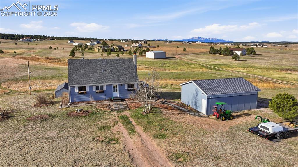 12285 Old Barn Road Elbert, CO 80106 - Photo 36 of 39 a view of a big room with an ocean view