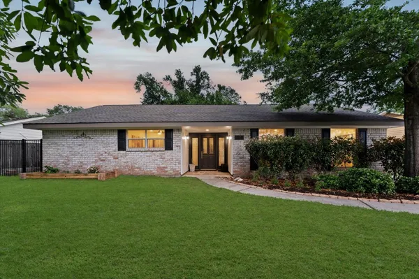 $545,000 | 1918 Stebbins Drive, Houston, TX 77043