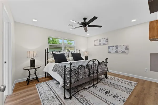 $545,000 | 1918 Stebbins Drive, Houston, TX 77043