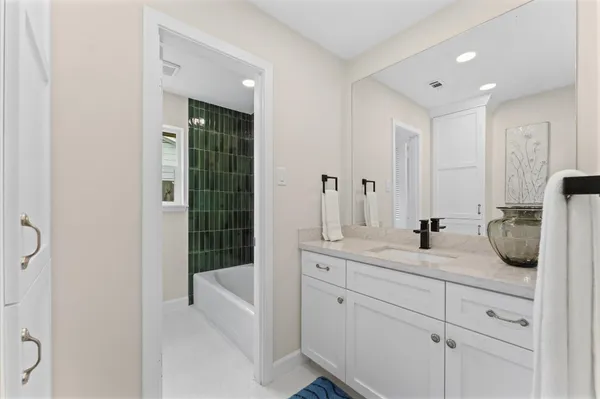 $545,000 | 1918 Stebbins Drive, Houston, TX 77043