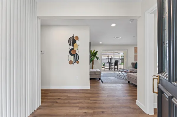 $545,000 | 1918 Stebbins Drive, Houston, TX 77043