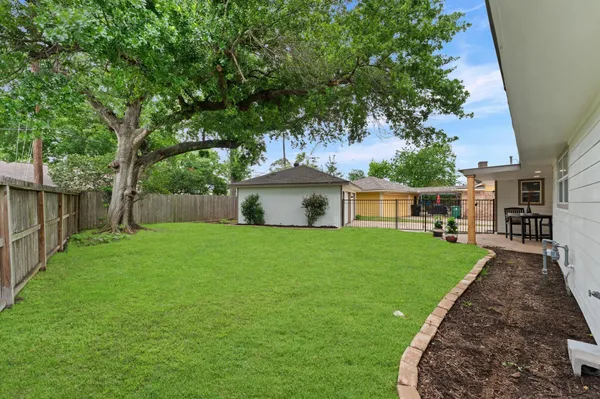 $545,000 | 1918 Stebbins Drive, Houston, TX 77043