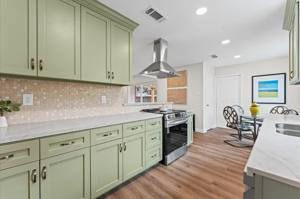 $545,000 | 1918 Stebbins Drive, Houston, TX 77043