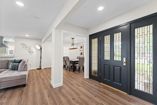 $545,000 | 1918 Stebbins Drive, Houston, TX 77043
