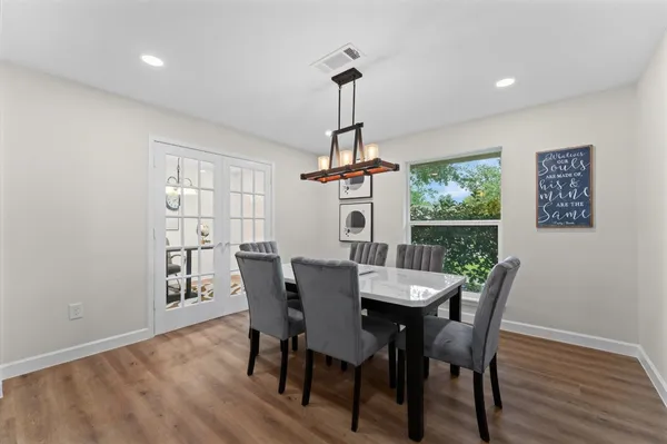 $545,000 | 1918 Stebbins Drive, Houston, TX 77043