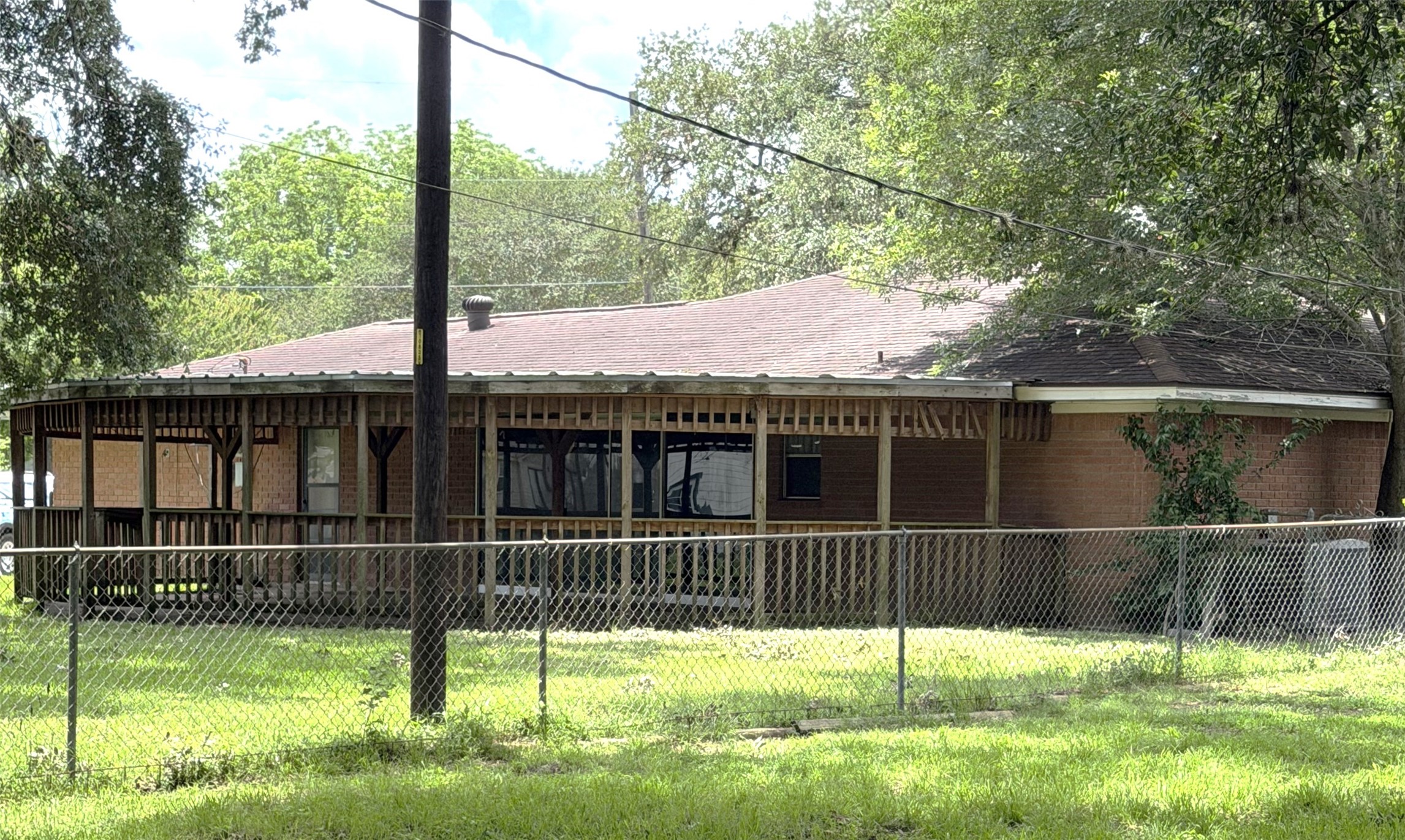1036 8th Street Hempstead, TX 77445 - Photo 25 of 27 covered round patio