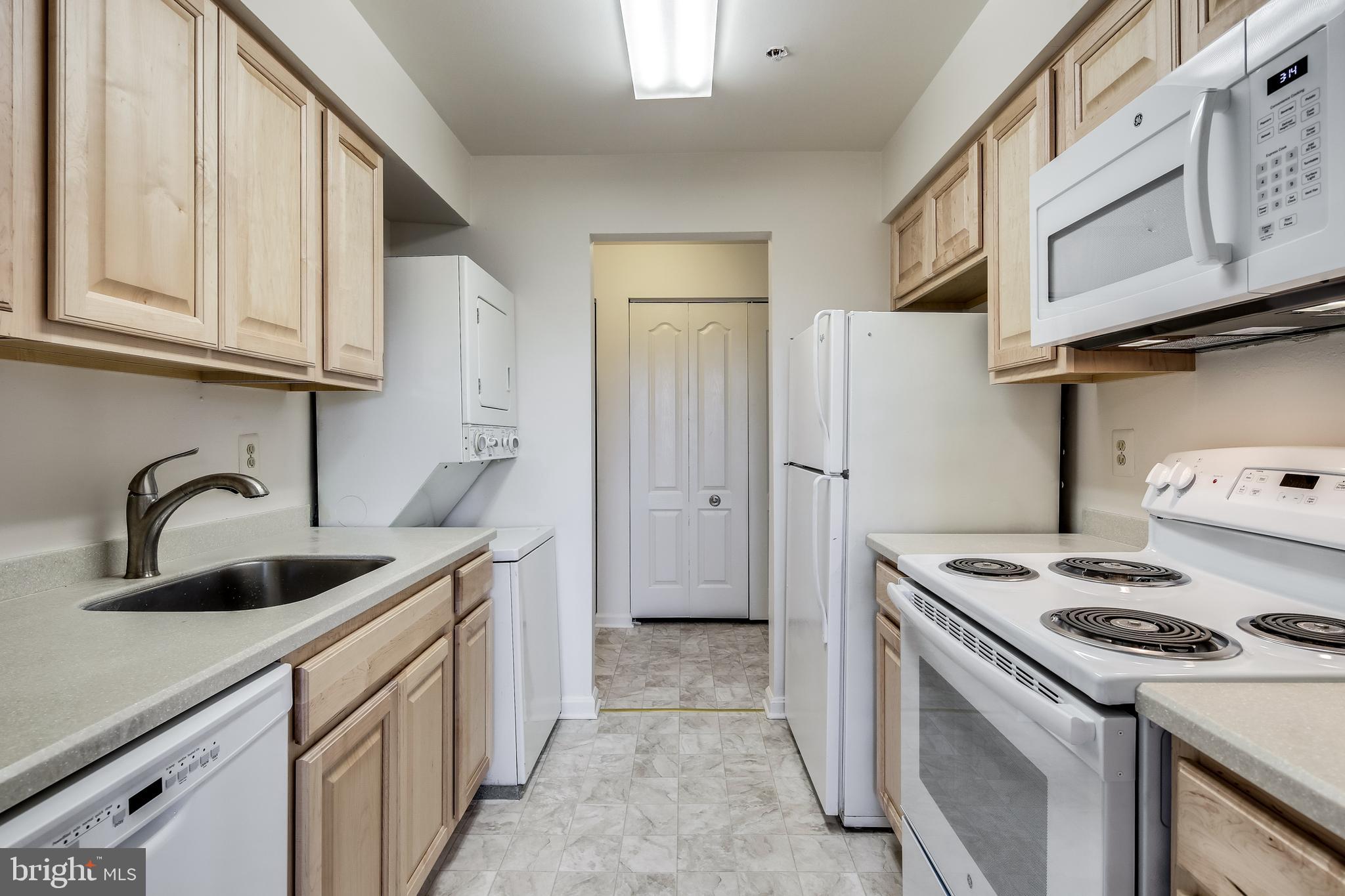 8341 Montgomery Run Road, Unit F Ellicott City, MD 21043 - Photo 13 of 29 Kitchen