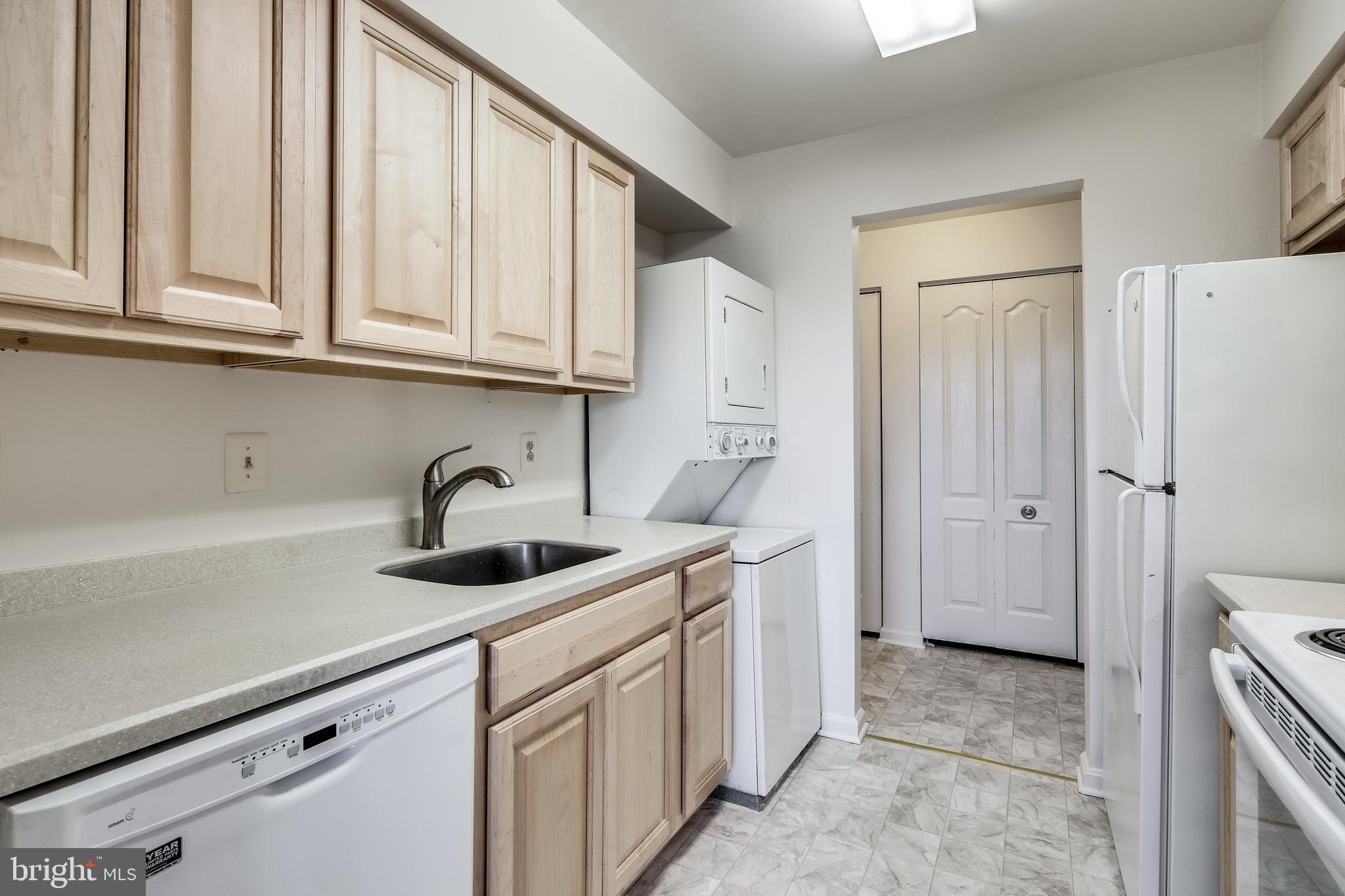 8341 Montgomery Run Road, Unit F Ellicott City, MD 21043 - Photo 15 of 29 Kitchen