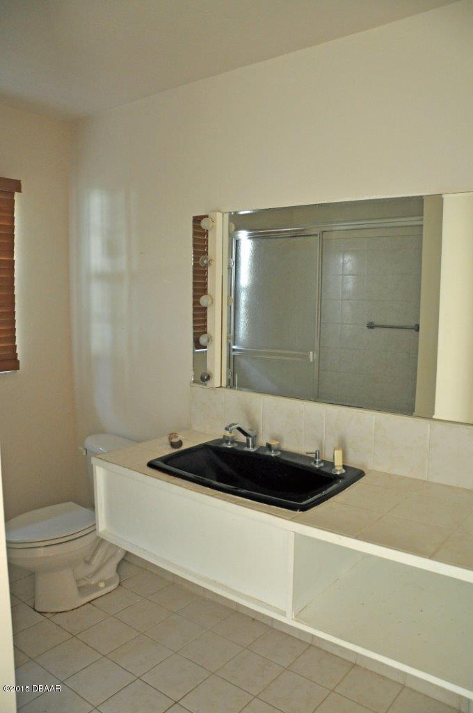 1016 South Riverside Drive Edgewater, FL 32132 - Photo 13 of 13 Guest Bath