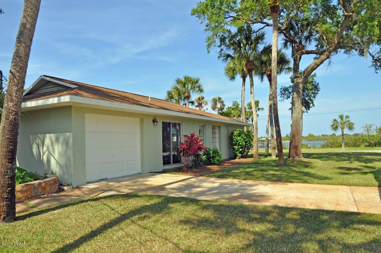 1016 South Riverside Drive Edgewater, FL 32132 - Photo 4 of 13 Garage