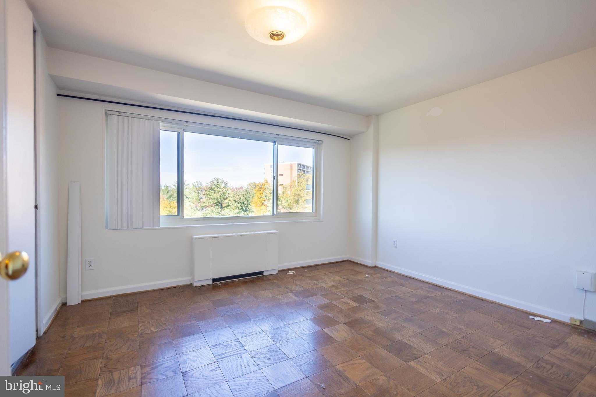 4201 Cathedral Avenue Northwest, Unit 1219E Washington, DC 20016 - Photo 3 of 20 an empty room with windows