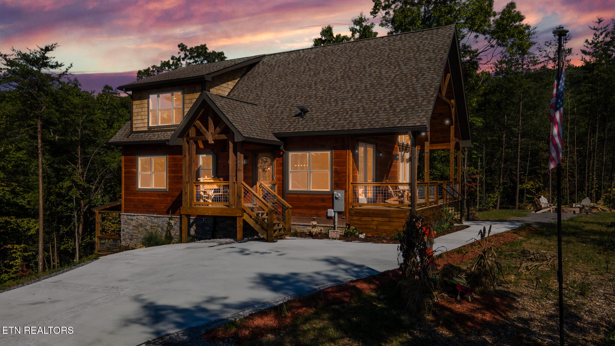 4385 Chamberlain Lane Sevierville, TN 37862 - Photo 1 of 57 Southern Belle - Cabin - Sevierville-1