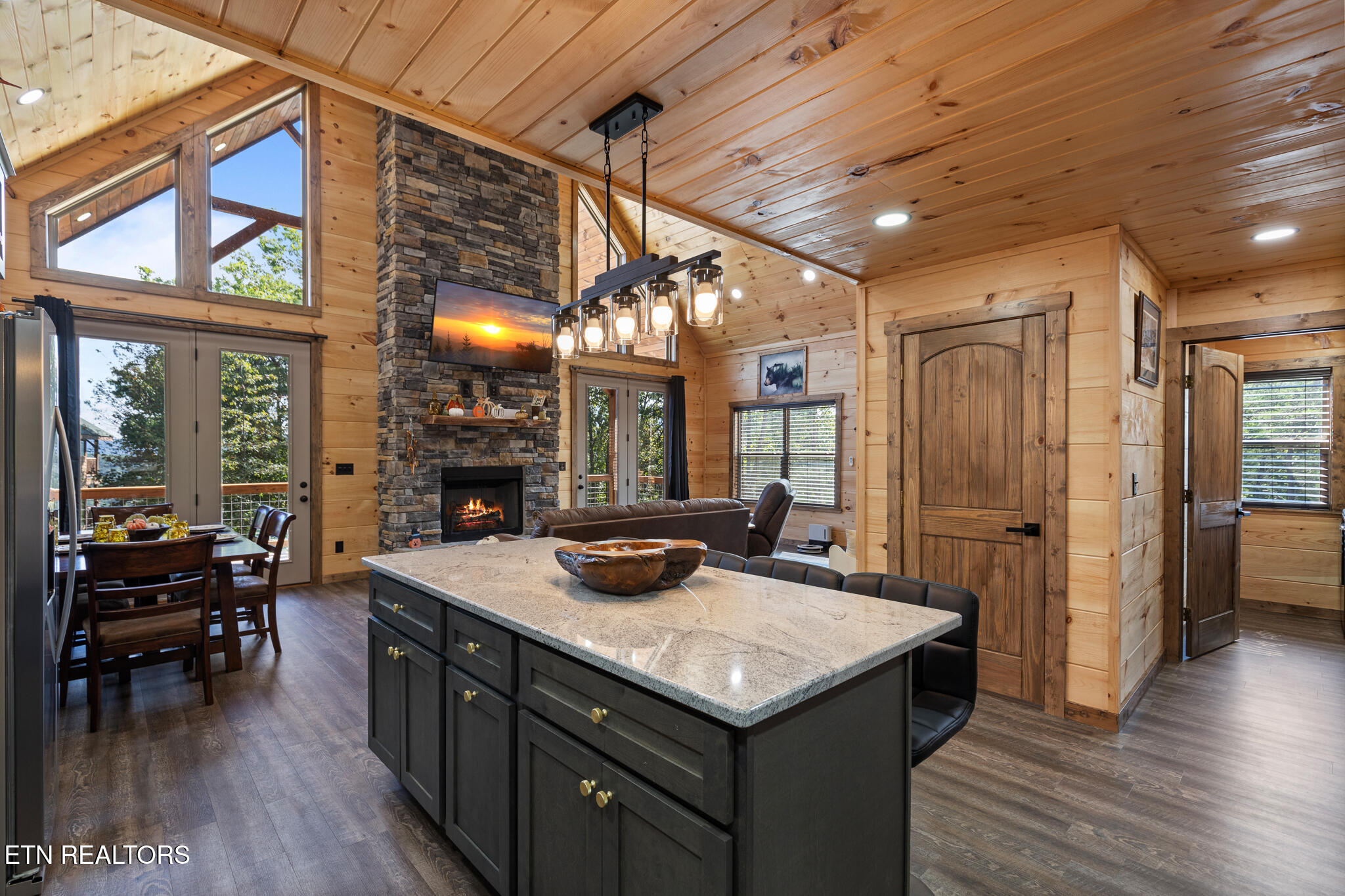 4385 Chamberlain Lane Sevierville, TN 37862 - Photo 18 of 57 Southern Belle - Cabin - Sevierville-28