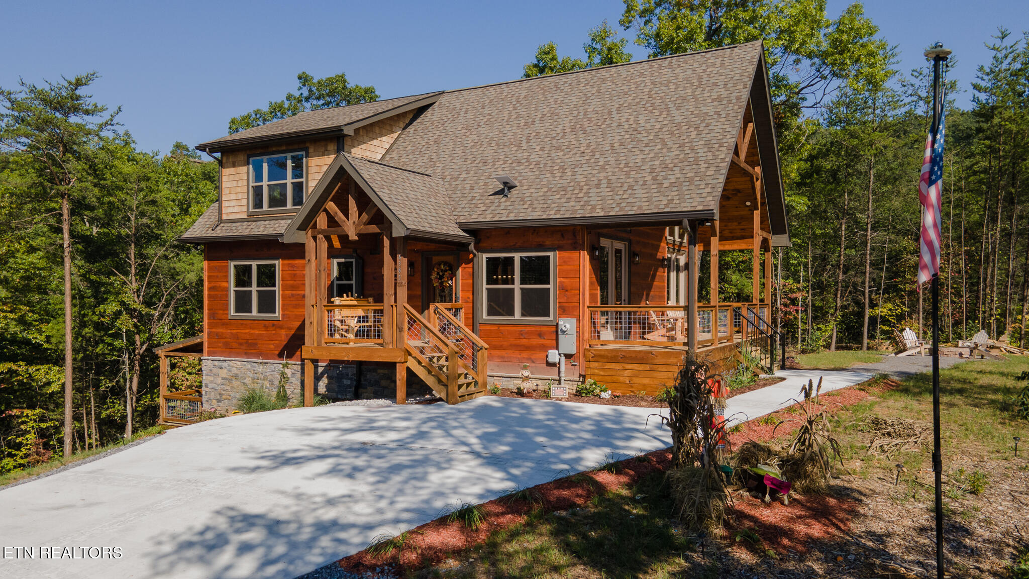 4385 Chamberlain Lane Sevierville, TN 37862 - Photo 2 of 57 Southern Belle - Cabin - Sevierville-2