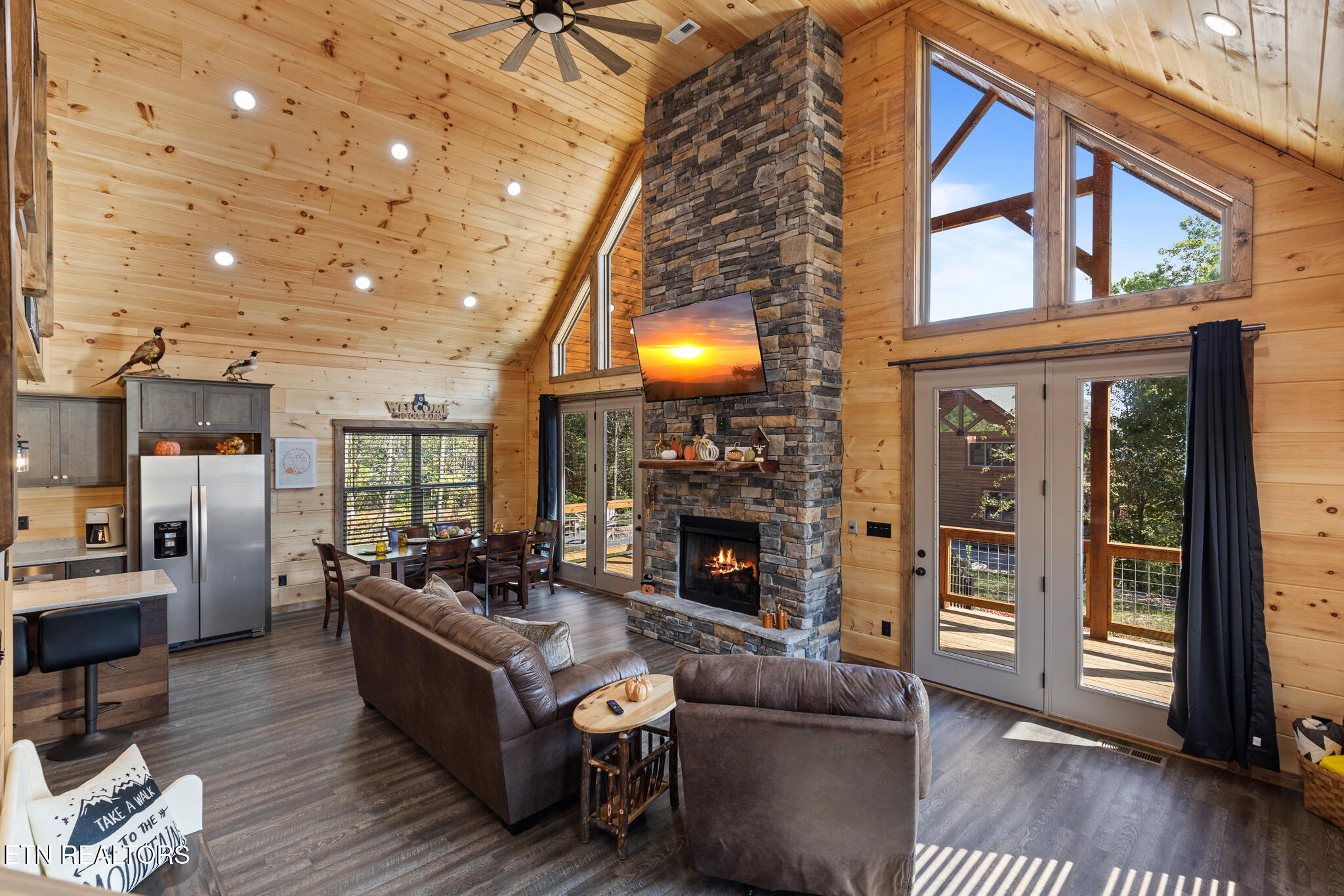 4385 Chamberlain Lane Sevierville, TN 37862 - Photo 4 of 57 Southern Belle - Cabin - Sevierville-13