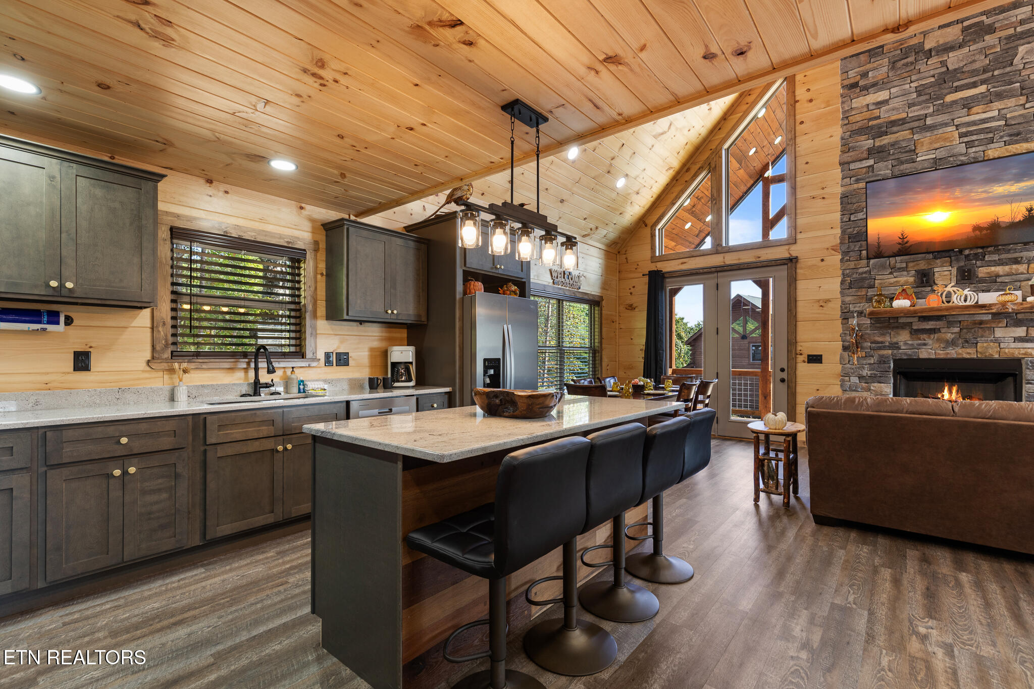 4385 Chamberlain Lane Sevierville, TN 37862 - Photo 10 of 57 Southern Belle - Cabin - Sevierville-26