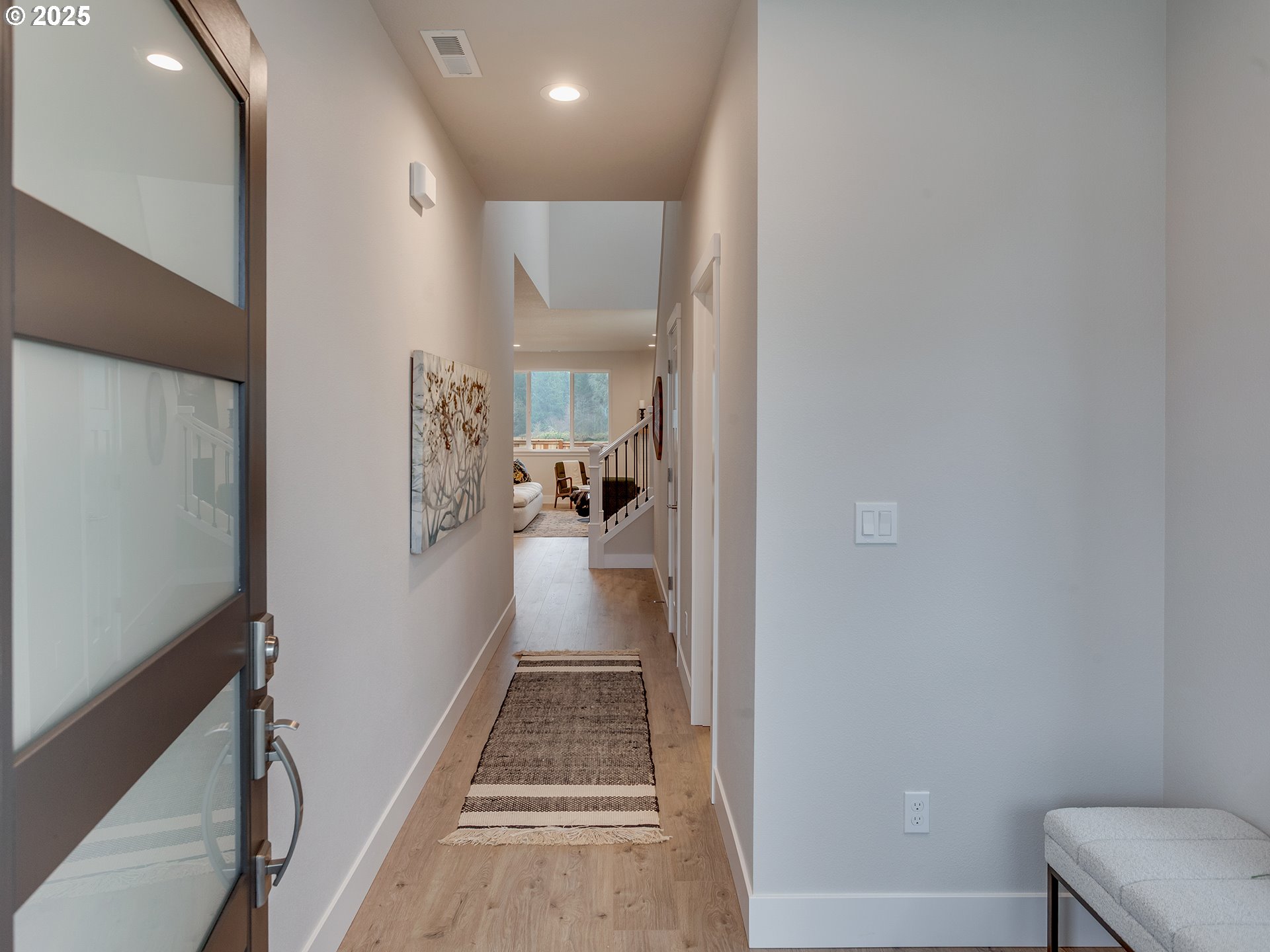 13909 Southwest 174th Avenue Tigard, OR 97140 - Photo 3 of 45 Entrance/Foyer