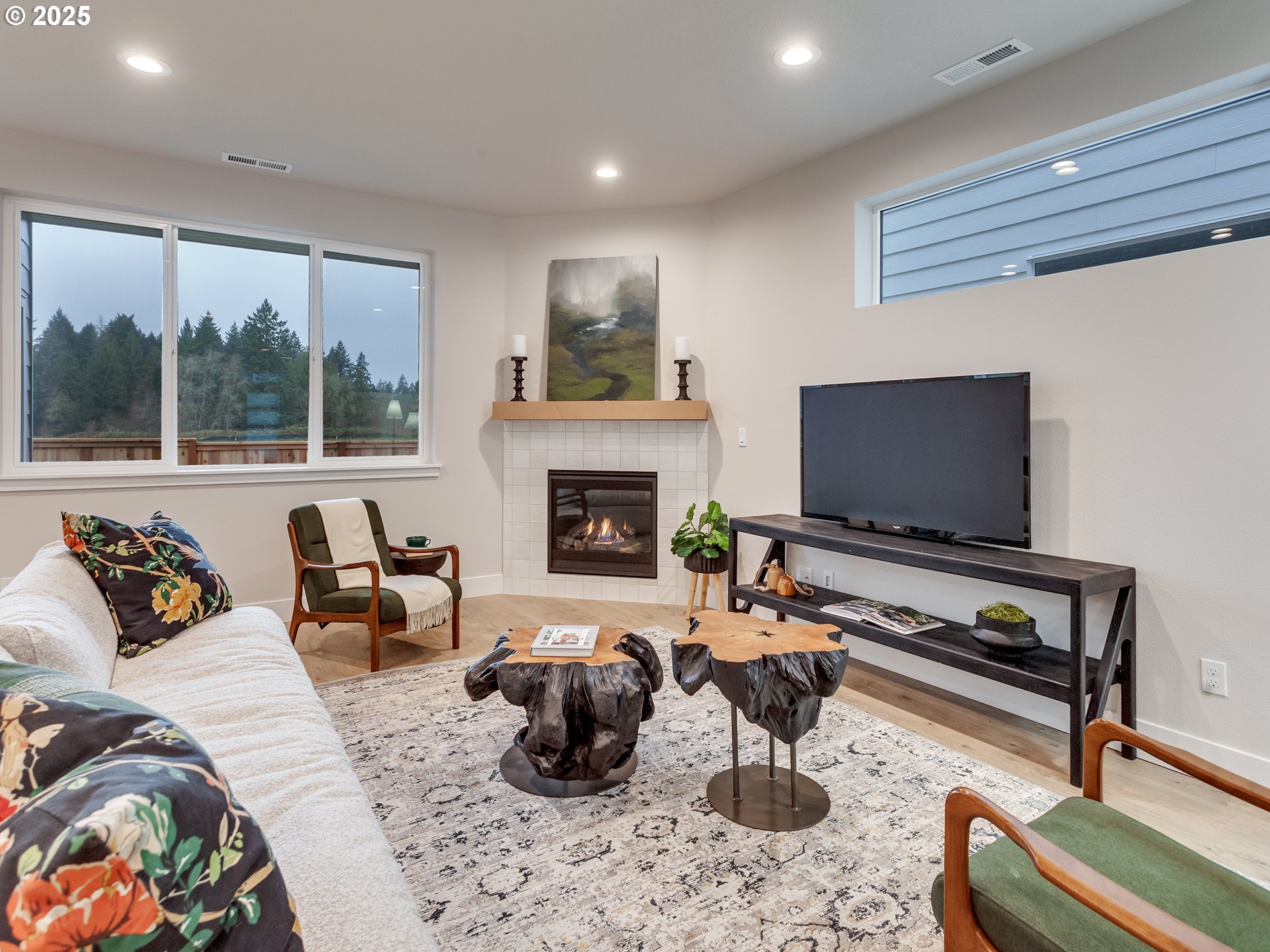 13909 Southwest 174th Avenue Tigard, OR 97140 - Photo 4 of 45 Living Room