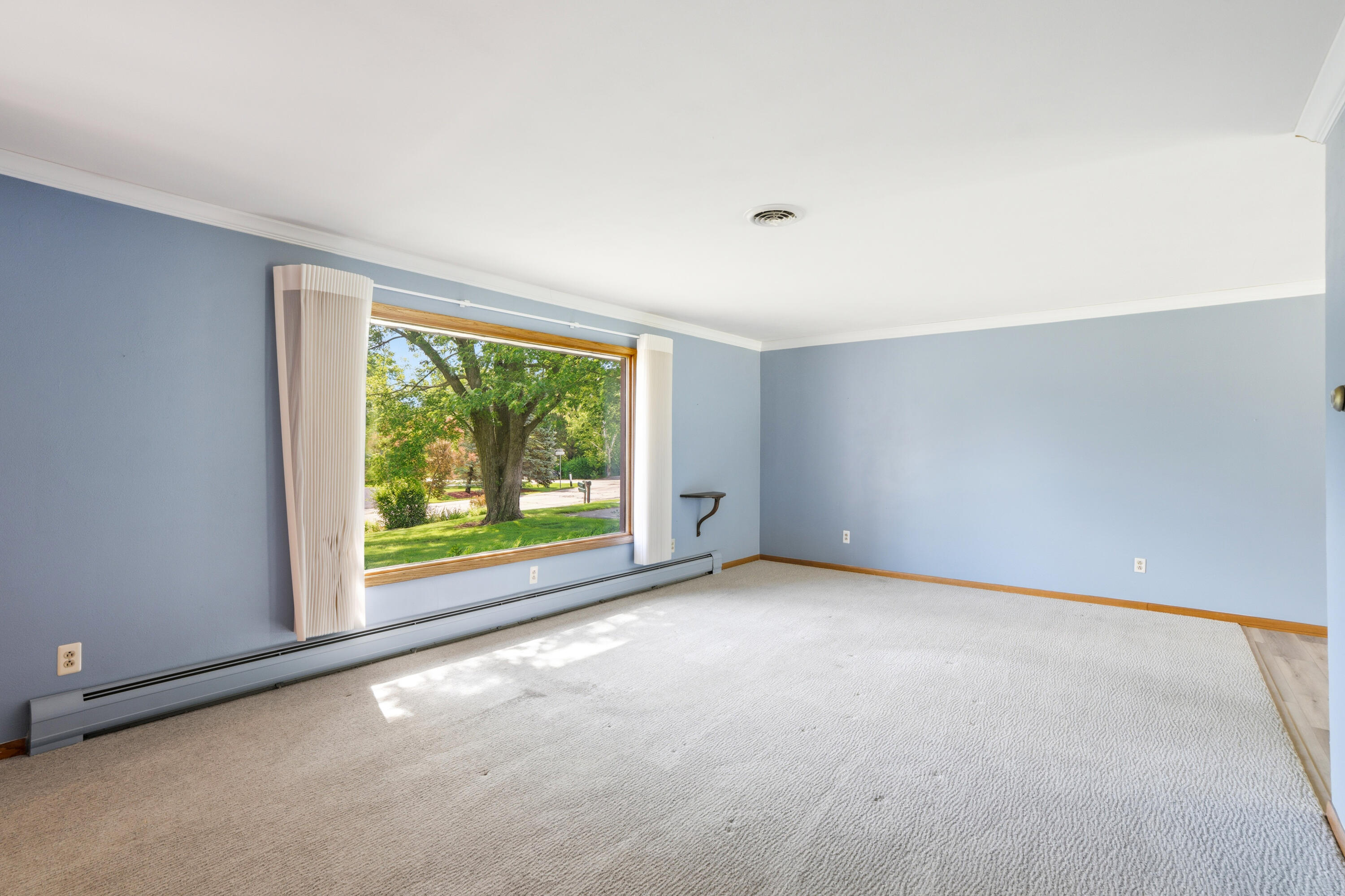 4514 Ridgecrest Drive Mount Pleasant, WI 53403 - Photo 4 of 29 Bright Living Room