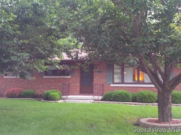 81 Nottingham Road Springfield, IL 62704 - Photo 1 of 13