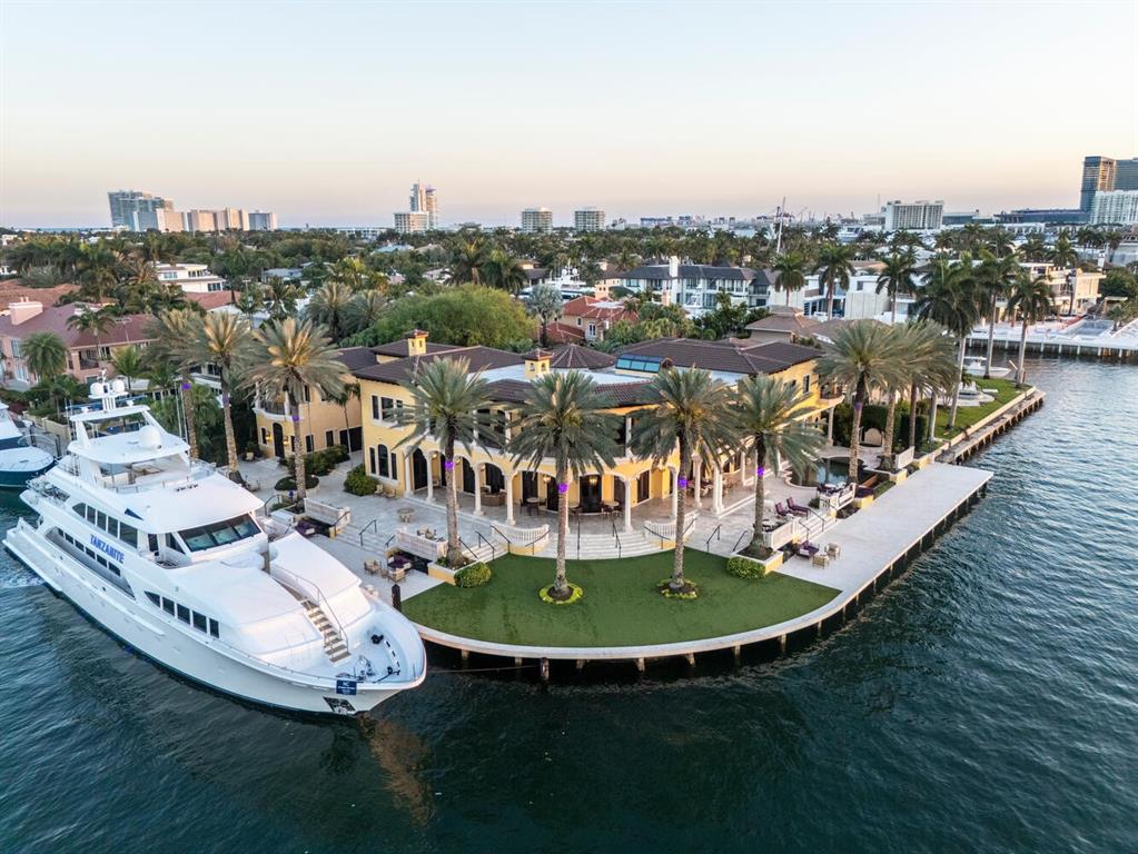 1 Isla Bahia Drive Fort Lauderdale, FL 33316 - Photo 14 of 100 a view of a swimming pool with a garden