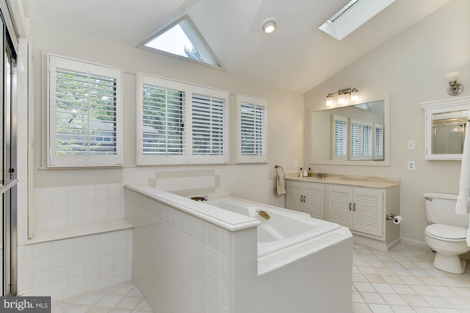 7505 Masters Drive Potomac, MD 20854 - Photo 16 of 26 Bath (Master)