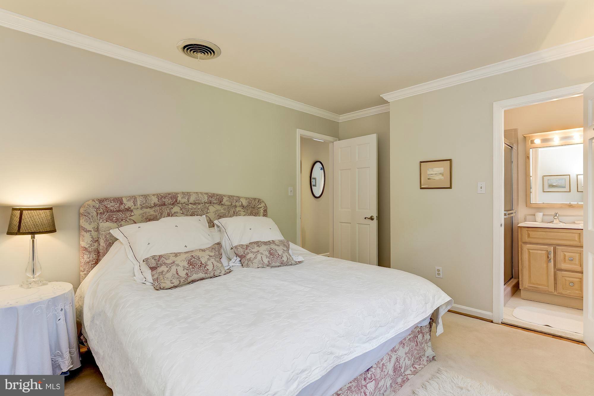 7505 Masters Drive Potomac, MD 20854 - Photo 17 of 26 Bedroom