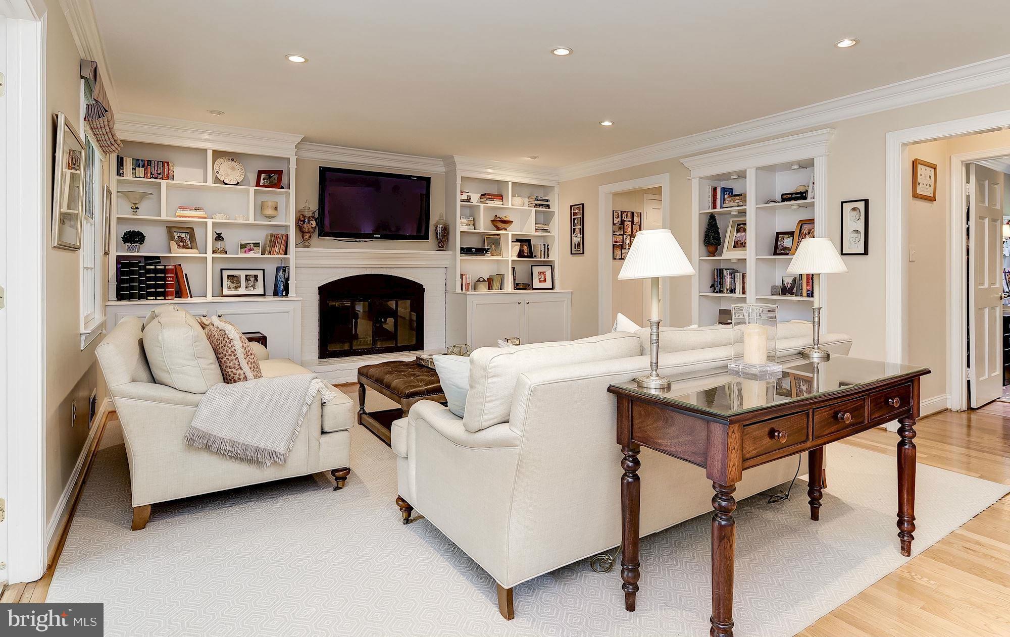 7505 Masters Drive Potomac, MD 20854 - Photo 10 of 26 Family Room