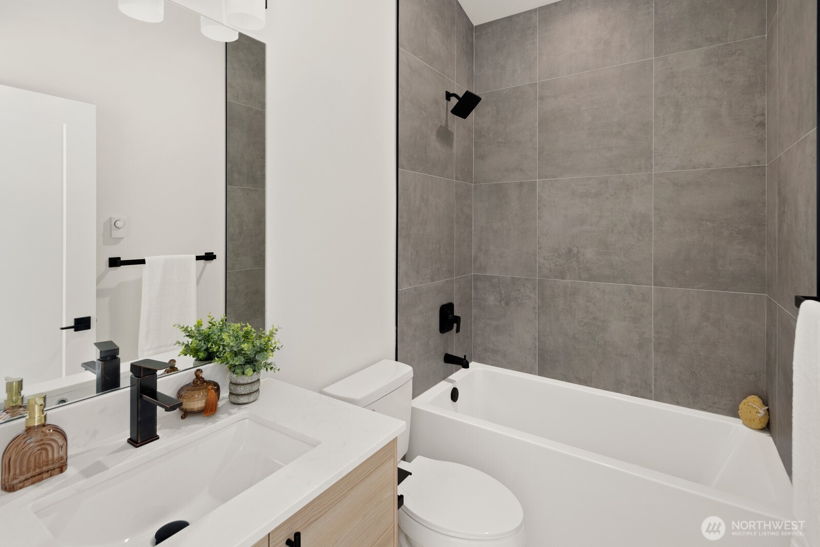 332 Northeast 90th Street Seattle, WA 98115 - Photo 18 of 22