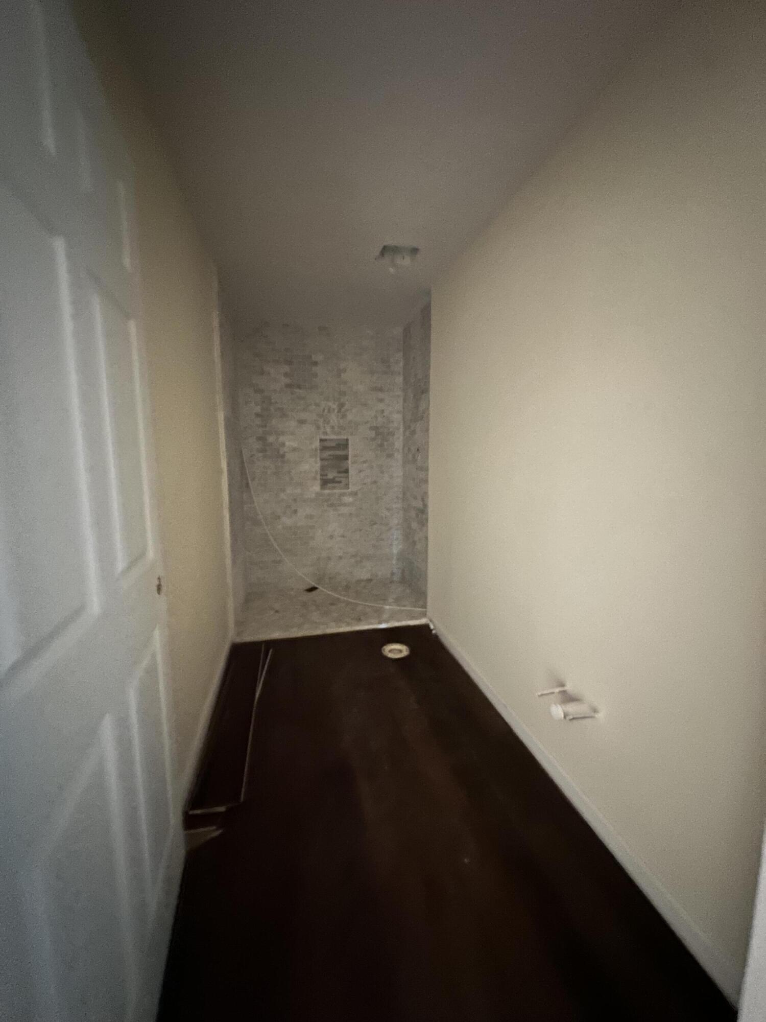 6414 Fields Road Hollywood, SC 29449 - Photo 7 of 11 Hallway Bathroom