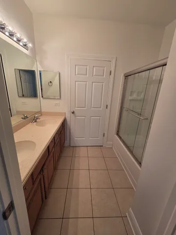 $2,100 | 4266 Savoy Lane, McHenry, IL 60050