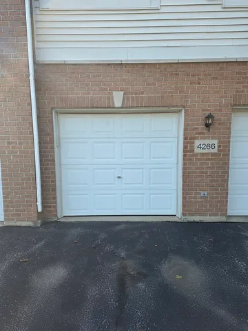 $2,100 | 4266 Savoy Lane, McHenry, IL 60050