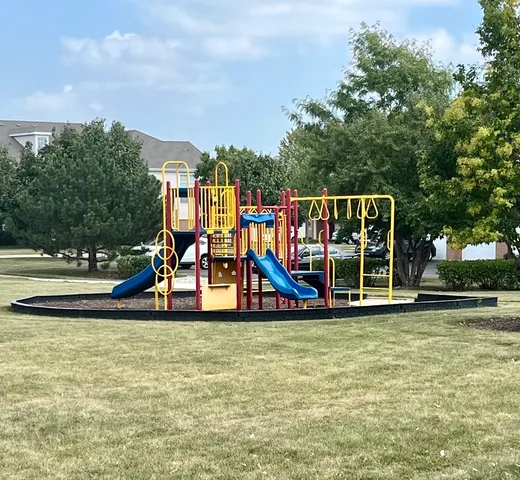 $2,100 | 4266 Savoy Lane, McHenry, IL 60050