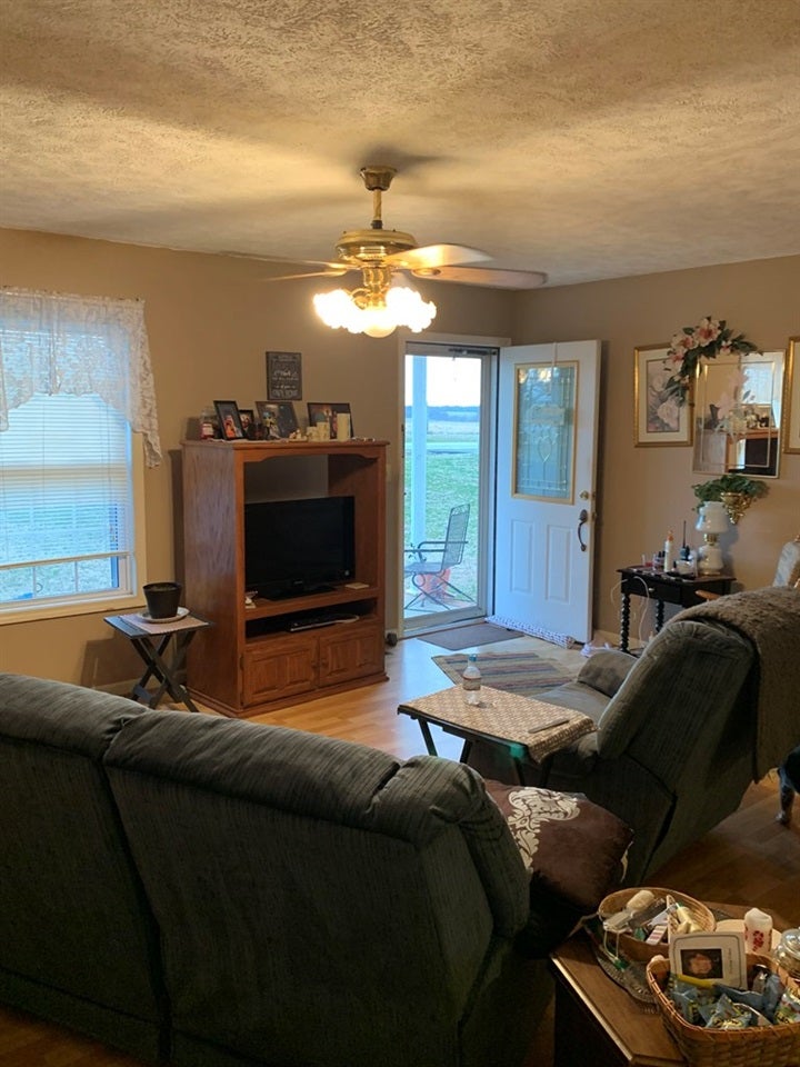 3788 Dripping Springs Road Glasgow, KY 42141 - Photo 6 of 23 Gallery Image 6