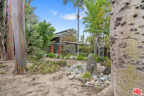 a view of a chair and table in the backyard