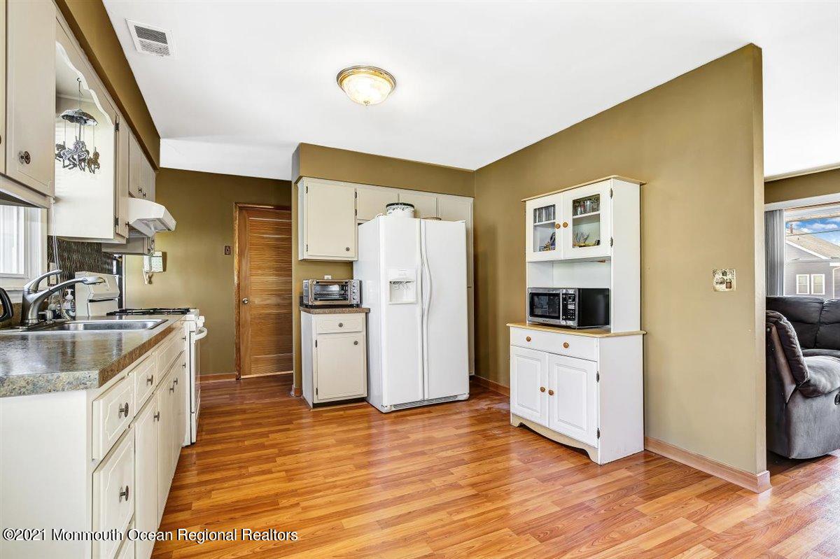 16 Woodhaven Road Toms River, NJ 08753 - Photo 17 of 29 18-16WoodhavenRd_018