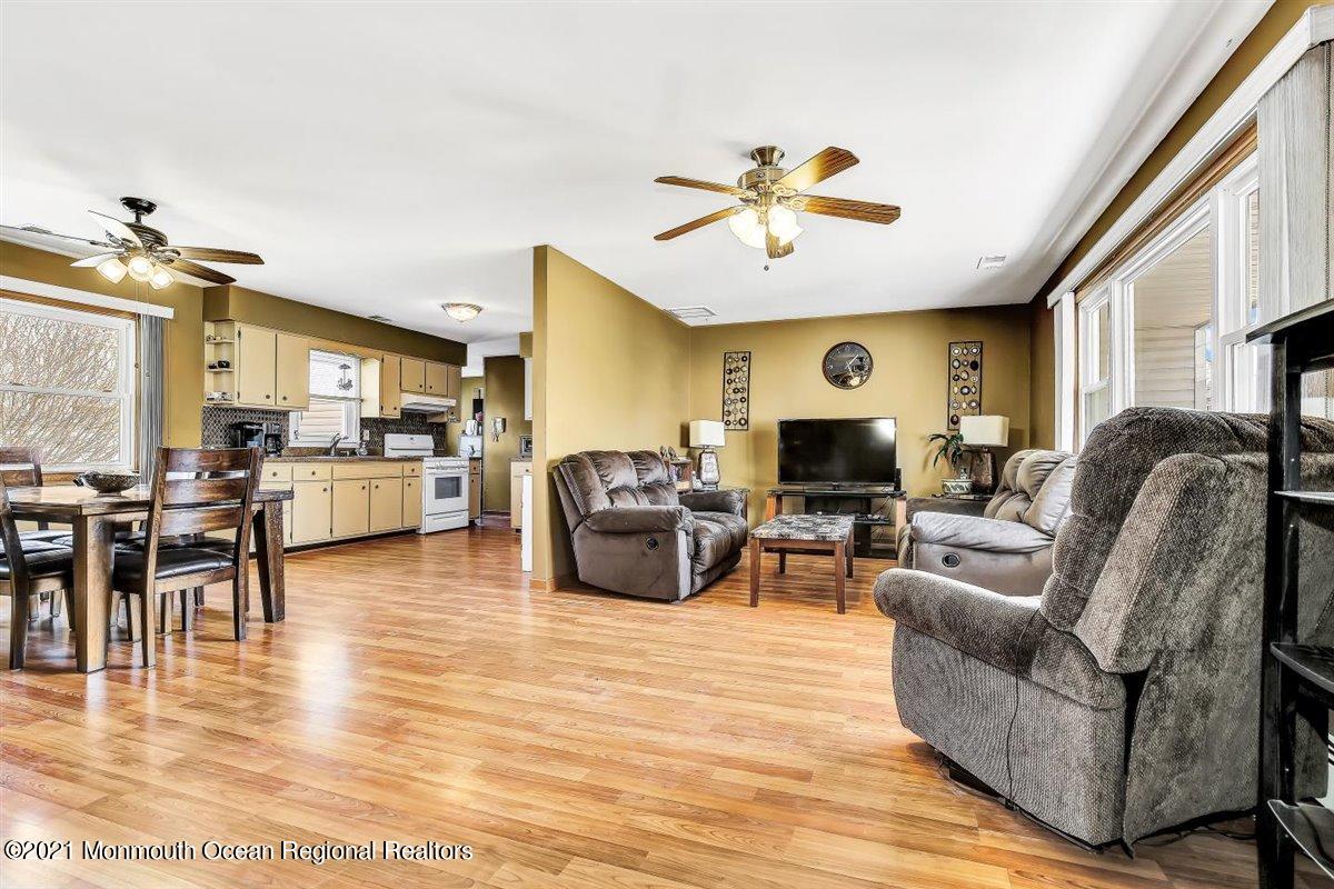 16 Woodhaven Road Toms River, NJ 08753 - Photo 5 of 29 06-16WoodhavenRd_006