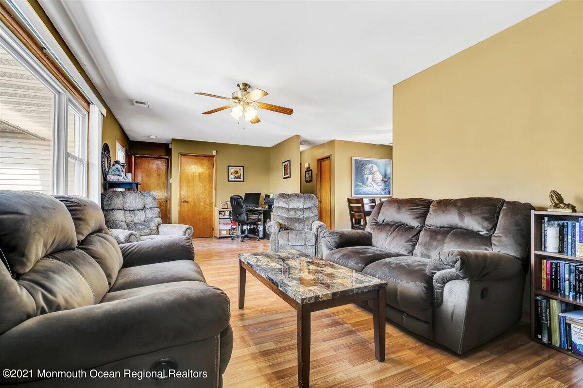 16 Woodhaven Road Toms River, NJ 08753 - Photo 8 of 29 09-16WoodhavenRd_009