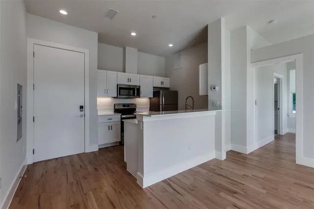 $1,750 | 6283 La Vista Drive, Unit 201, Dallas, TX 75214