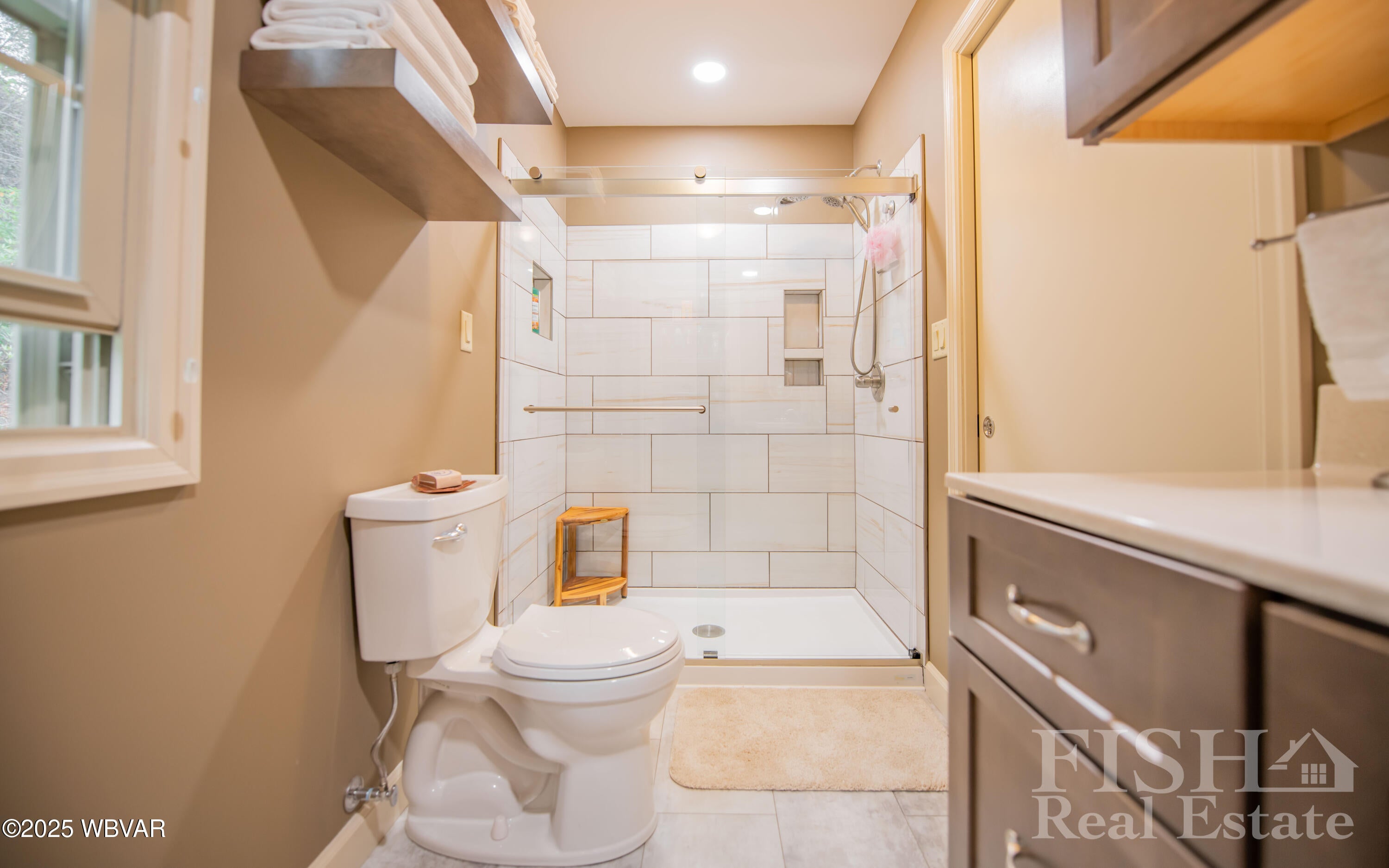 61 Roderick Road Williamsport, PA 17701 - Photo 26 of 35 Full Bathroom