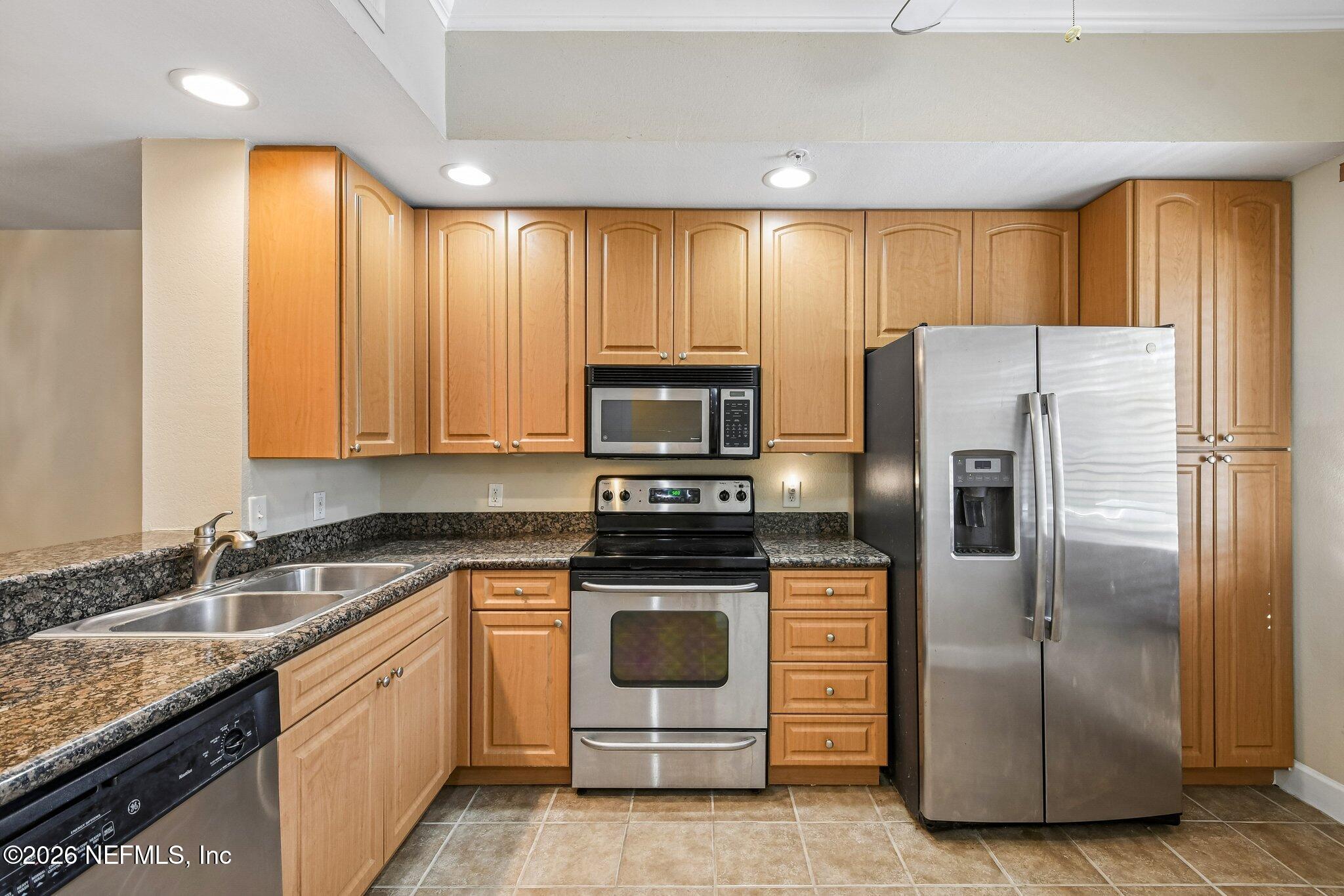 9745 Touchton Road, Unit 1129 Jacksonville, FL 32246 - Photo 17 of 57 Kitchen