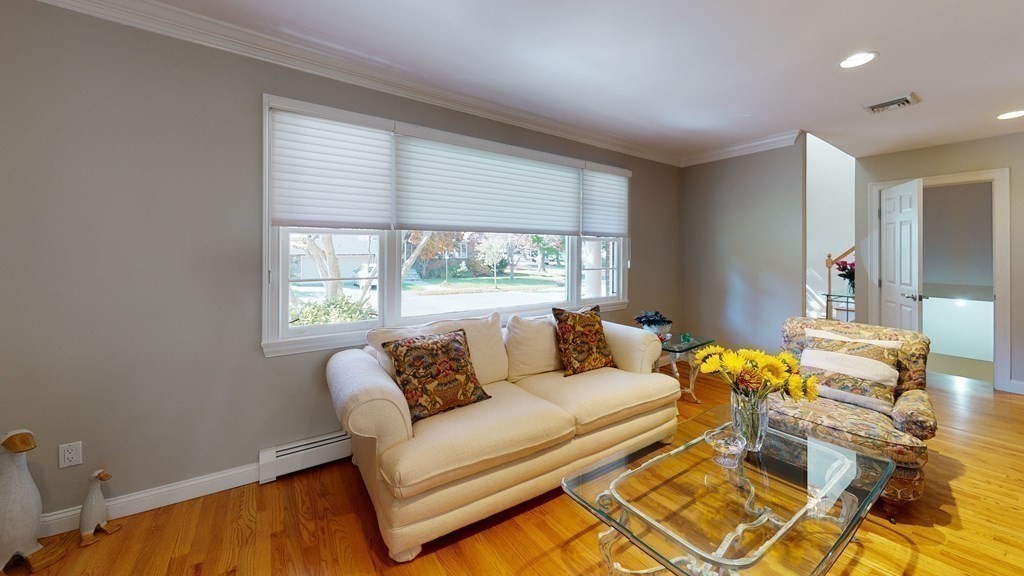 13 Stratford Road Marblehead, MA 01945 - Photo 3 of 20 Gallery Image 3