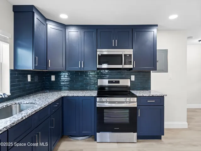 $2,000 | 101 Deland Avenue, Unit 6, Indialantic, FL 32903