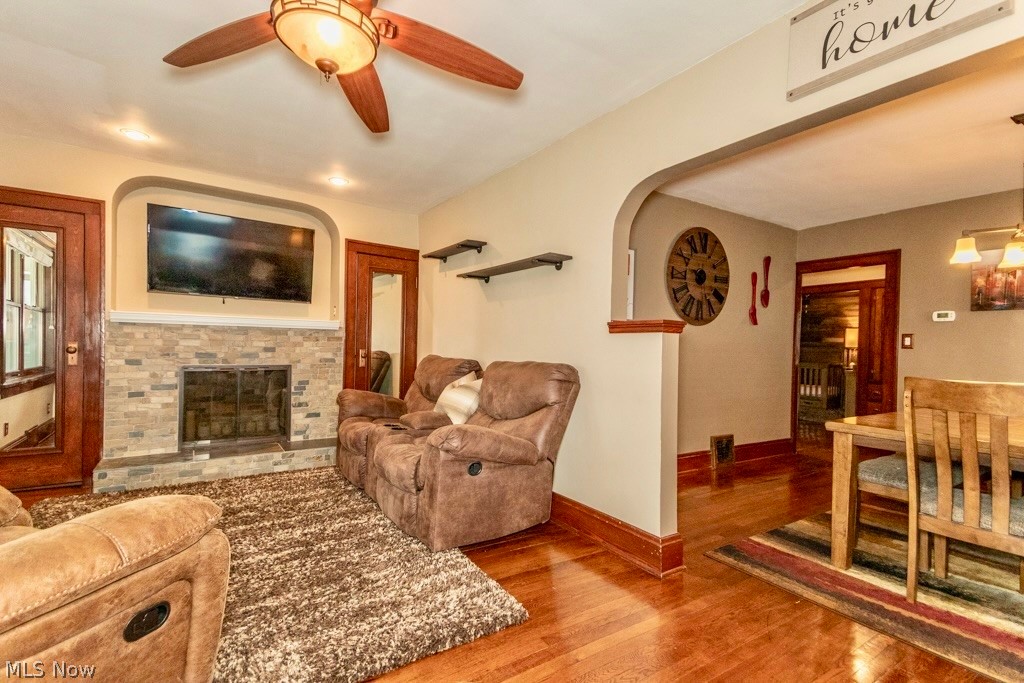 1383 Churchill Road Lyndhurst, OH 44124 - Photo 4 of 41