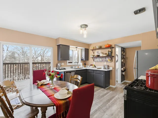 $280,000 | 300 Duane Street, Unit 3, Glen Ellyn, IL 60137