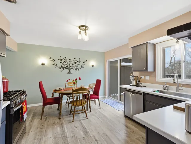 $280,000 | 300 Duane Street, Unit 3, Glen Ellyn, IL 60137