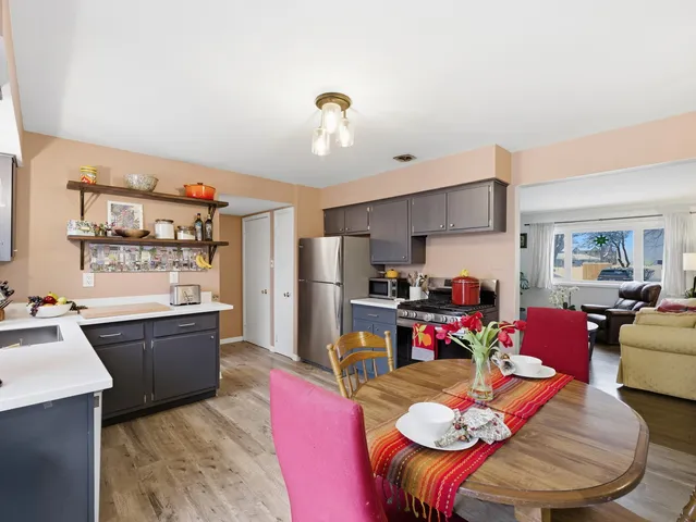 $280,000 | 300 Duane Street, Unit 3, Glen Ellyn, IL 60137